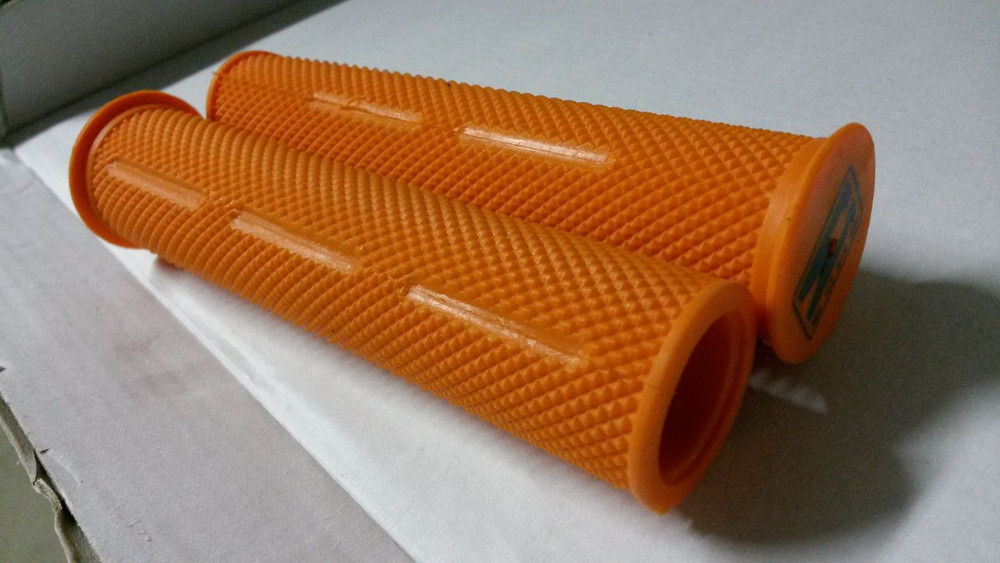 grips in many colors
