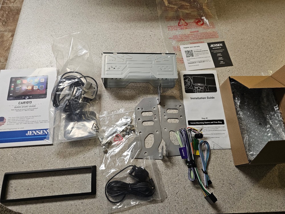 Jensen CAR1013 ALL ACCESORIES ONLY. MISSING STEREO ONLY. READ.