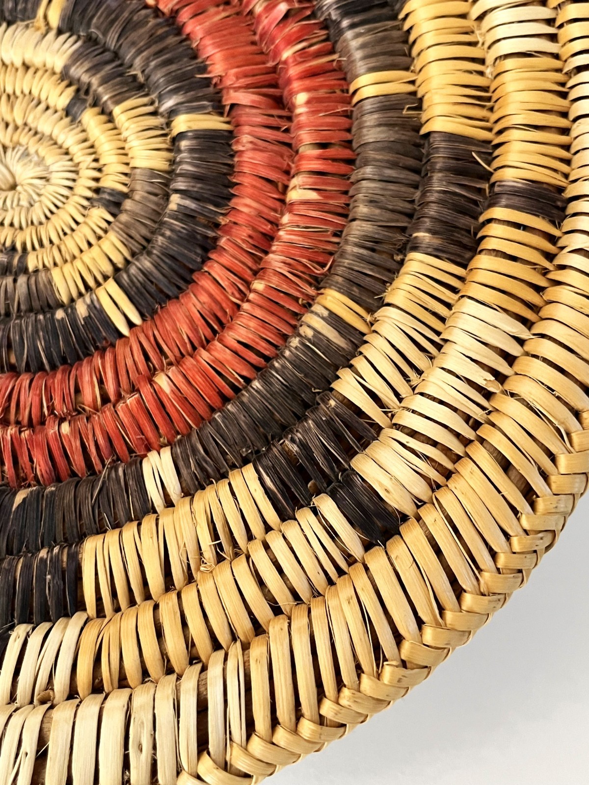 NAVAJO DINE HAND WOVEN 11" WEDDING BASKET TRAY C. 1970s NATIVE AMERICAN ART