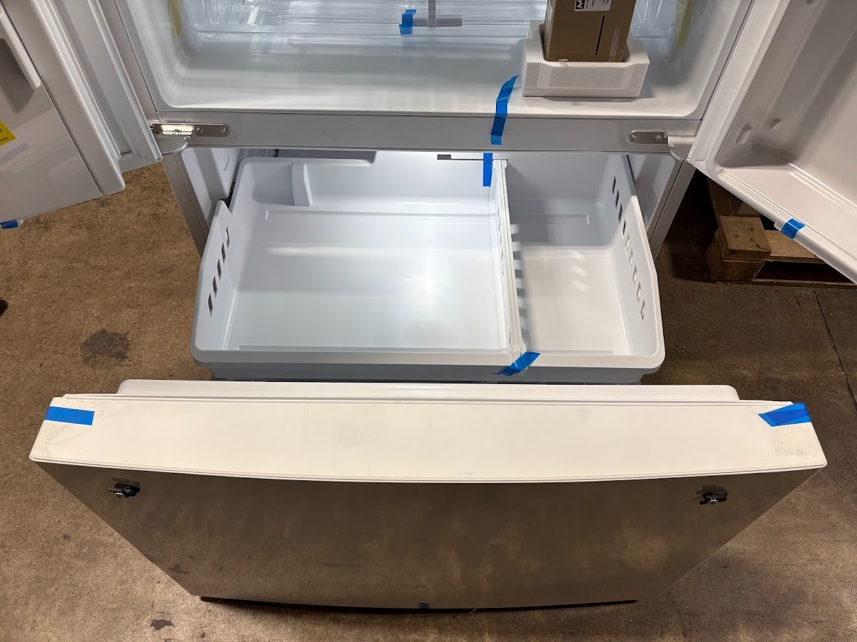 GE GFE26JGMWW 36" White 25.6 Cu. Ft. French Door Refrigerator NOB **READ**