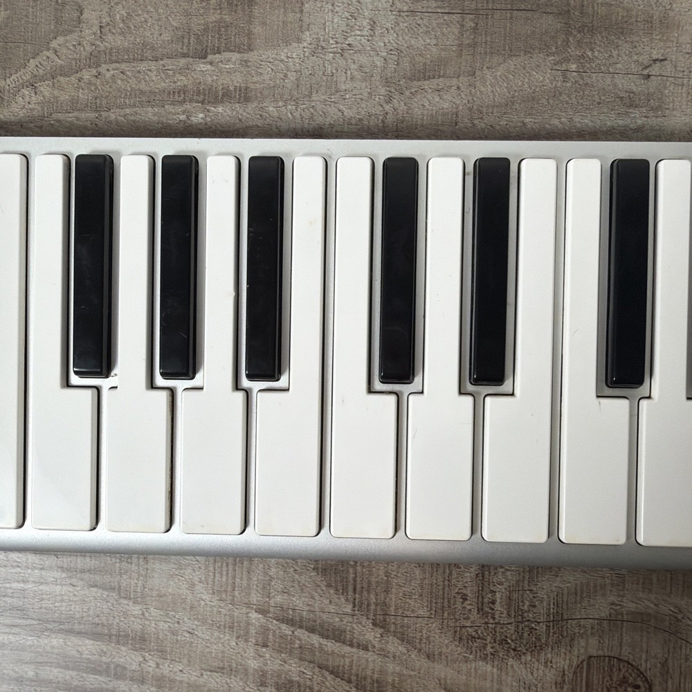 CME Xkey 25-key Mobile Keyboard Controller Silver USB GREAT Portable Beat Audio
