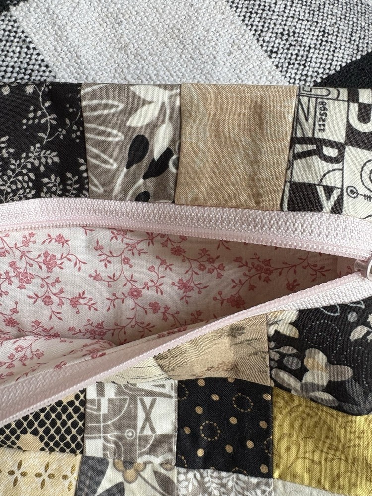 Cross Stitch Needlework Craft Project Bag PATCHWORK Date Night Moda Gold Black