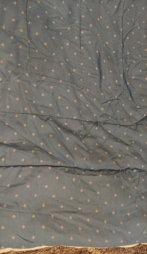Blue diamond pattern/cream Reversible Comforter Queen 98" x 82"