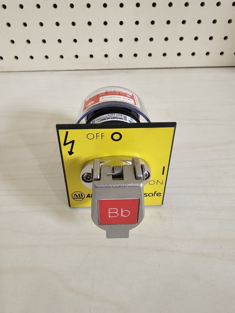 Allen-Bradley Prosafe Rotary Key Switch-Panel Mounted Cat #: 440T-MRPSE11BB