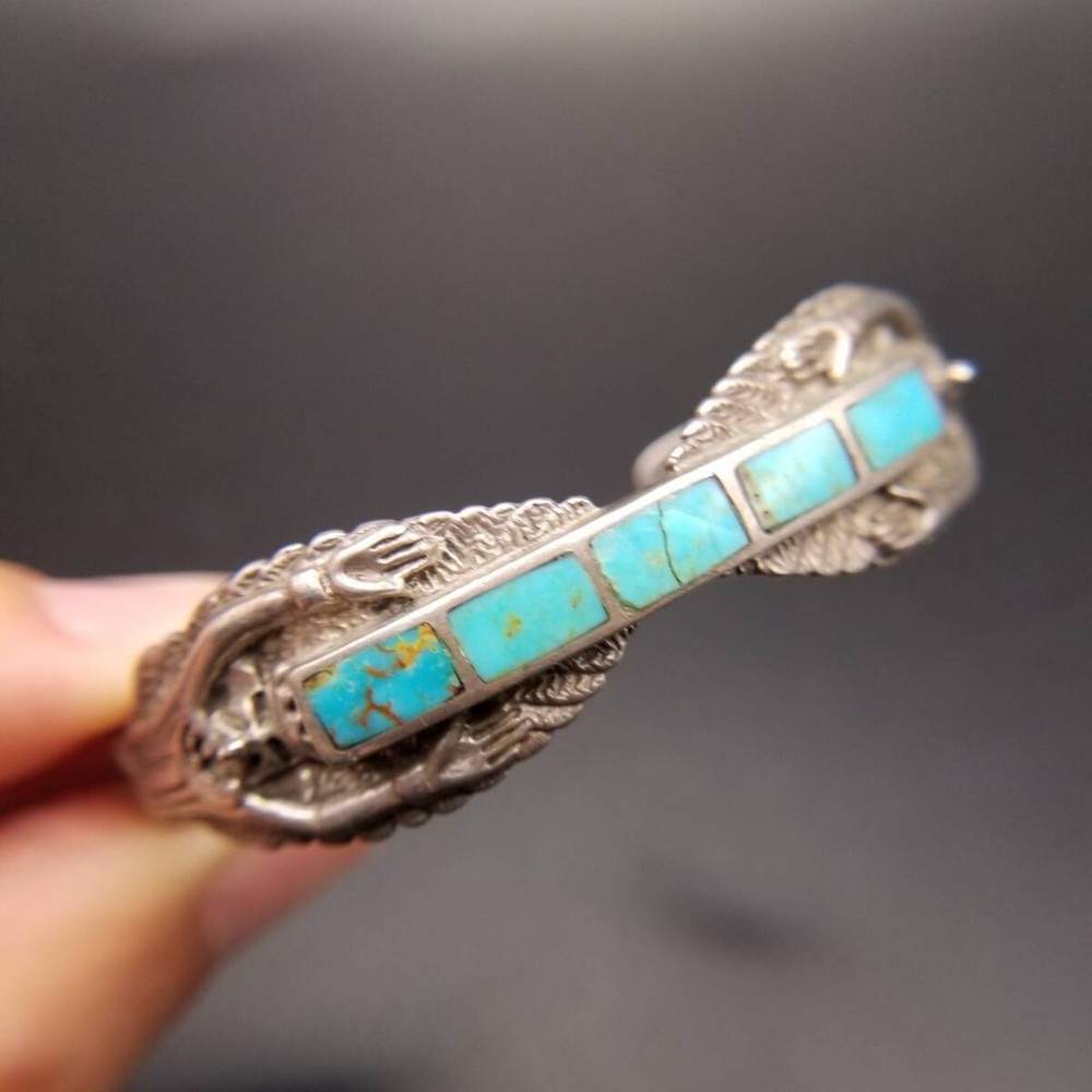 騎士 人の彫刻 ターコイズ インレイ ヴィンテージ シルバー カフ ブレスレット 民族的 トライバル 個性派ジュエリー Y19-F