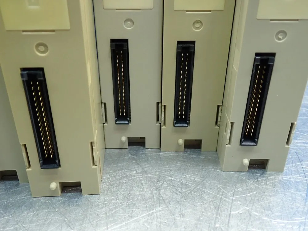 OMRON PLC EXPANSION OUTPUT MODULE, 7PCS C200H-OD212