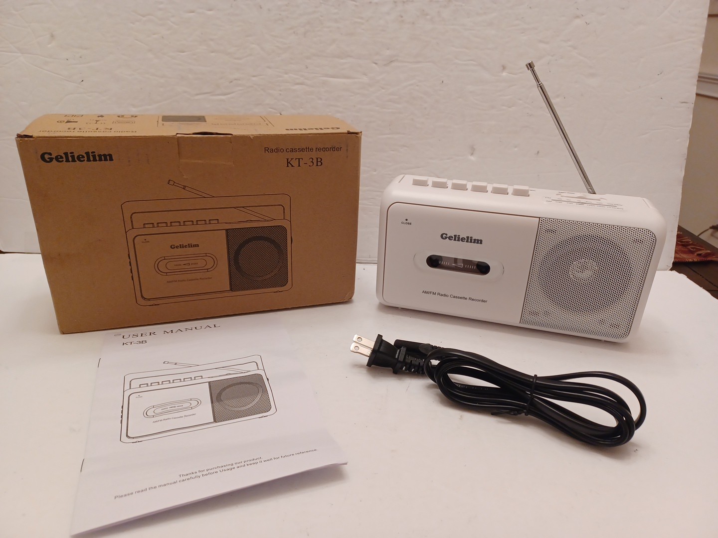 GELIELIM Portable AM/FM Radio Stereo Casette Tape Player/Recorder NEW FREE SHIP