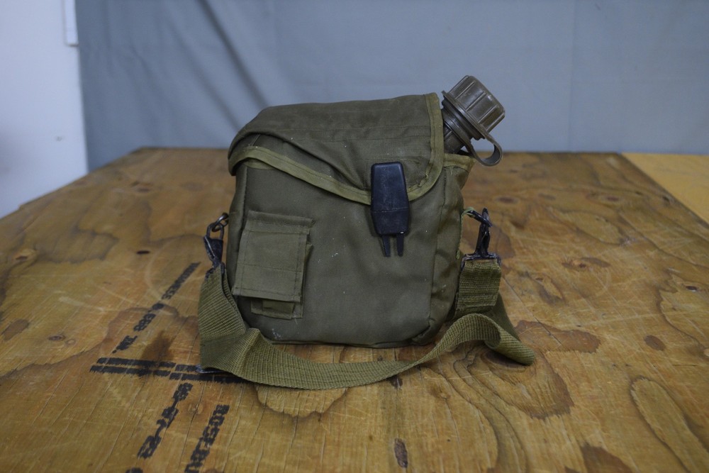 Vintage US Military 2 Quart Collapsible Canteen Cover Pile Lining Strap Case