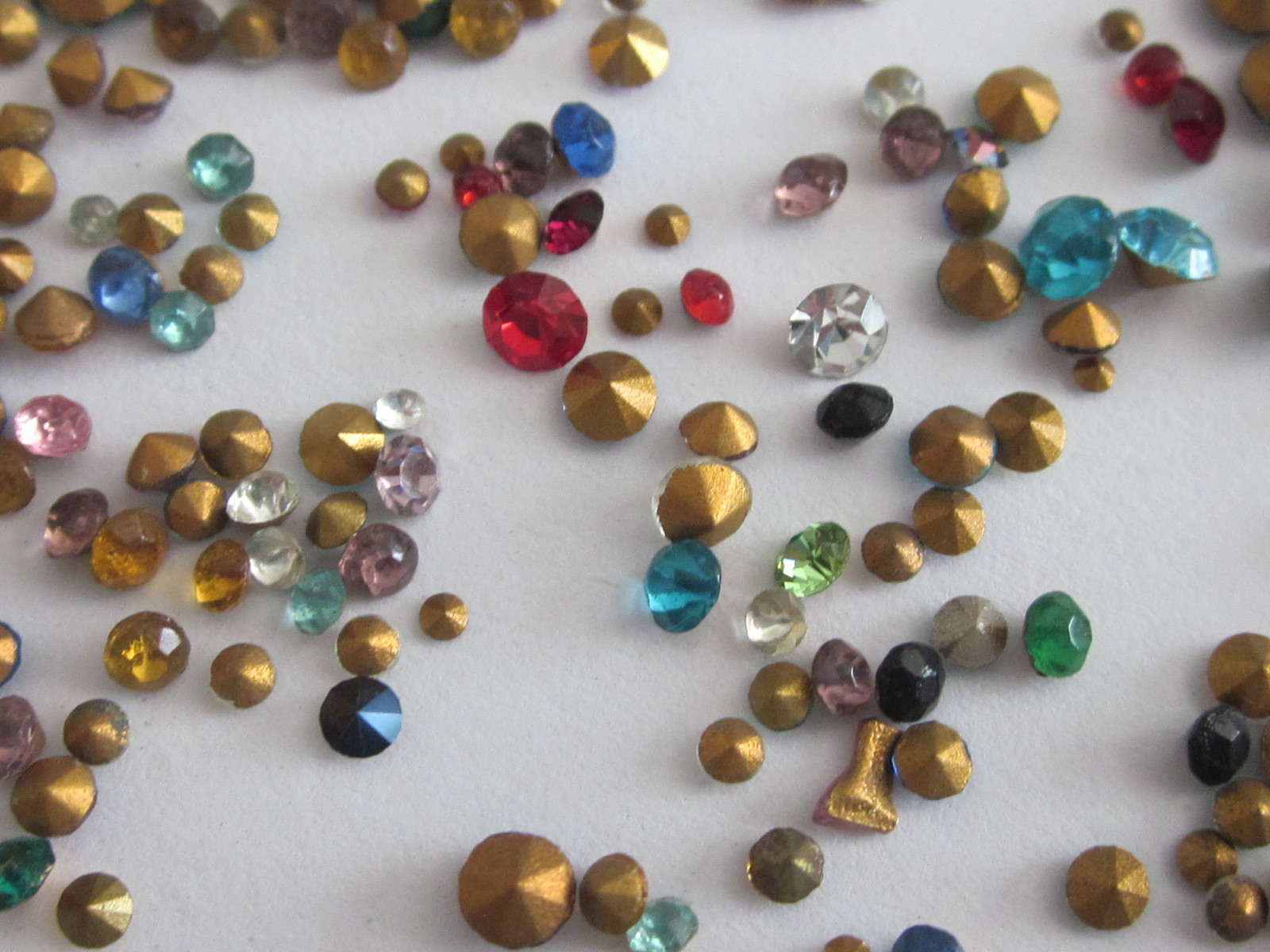 600 TINY SMALL VTG GLASS RHINESTONES COLORS MIX AB CLEAR CZECH PRECIOSA HUGE LOT