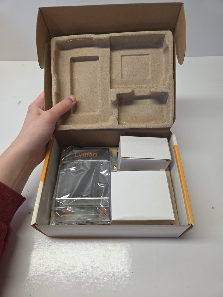 Lyman 1000XP Compact Electronic Reloading Scale In Box