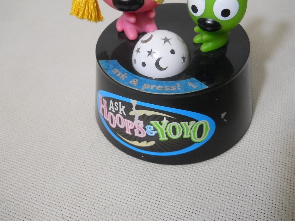 "Ask Hoops & Yoyo" Electronic Light Up Talking "Ask & Press" fortune Teller