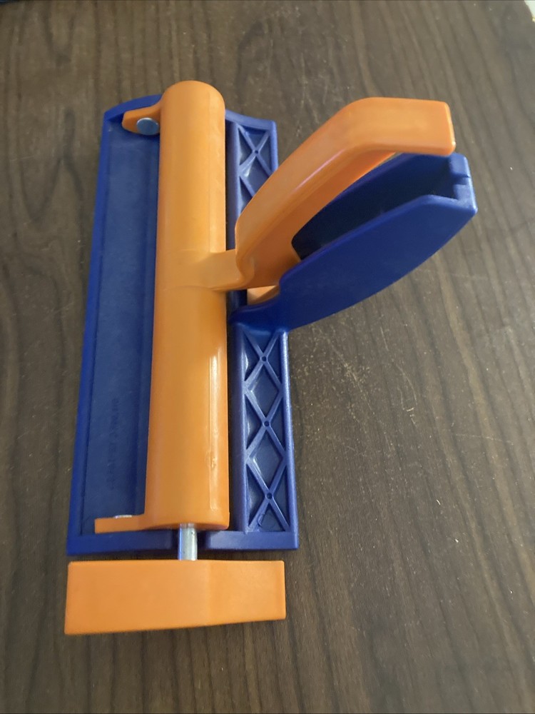 Fiskars Paper Crimper Tool  roller
