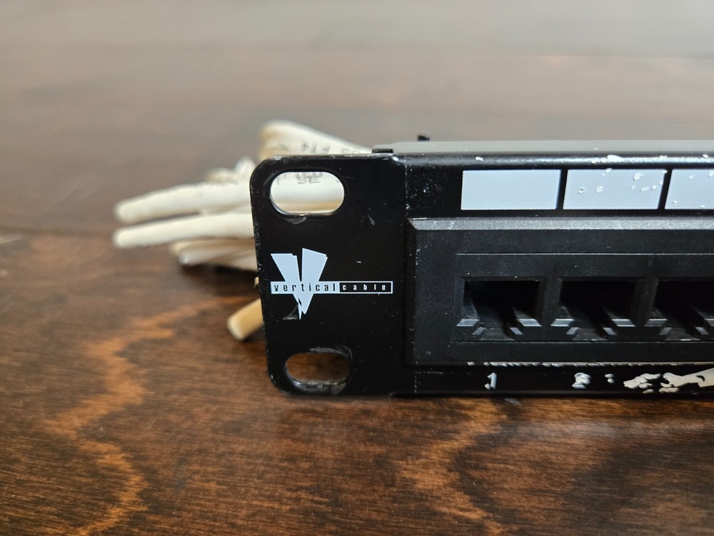 Vertical Cable Cat5e 24 Port 19" Horizontal Rackmount 1U Patch Panel