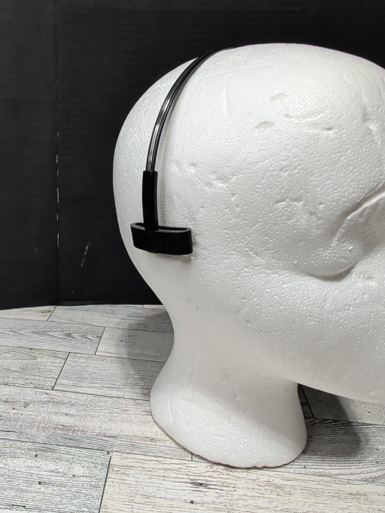 Plantronics Savi W745 Multi Device Wireless Headset System Powers & Holds Charge