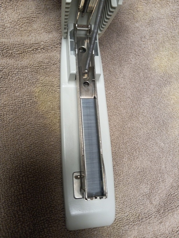 Swingline Desktop Stapler Model 646 - Off White - With Staples