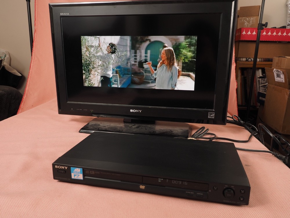 Sony CD/DVD Player DVP-NS325. With Remote Control