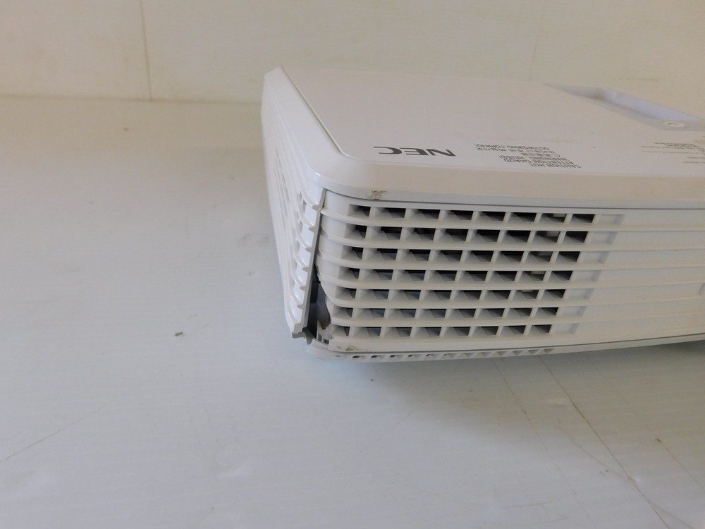 ^^ NEC MODEL NP200 PROJECTOR - NO REMOTE (SSP78)