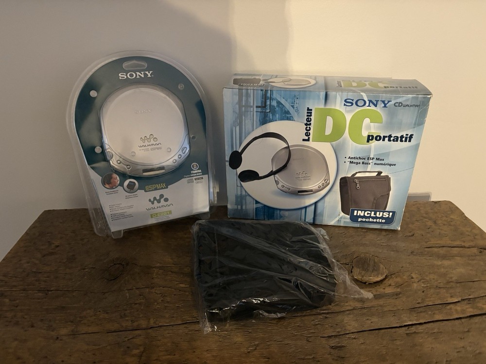 Sony Walkman ESP MAX  model D-E221 With Case New Sealed