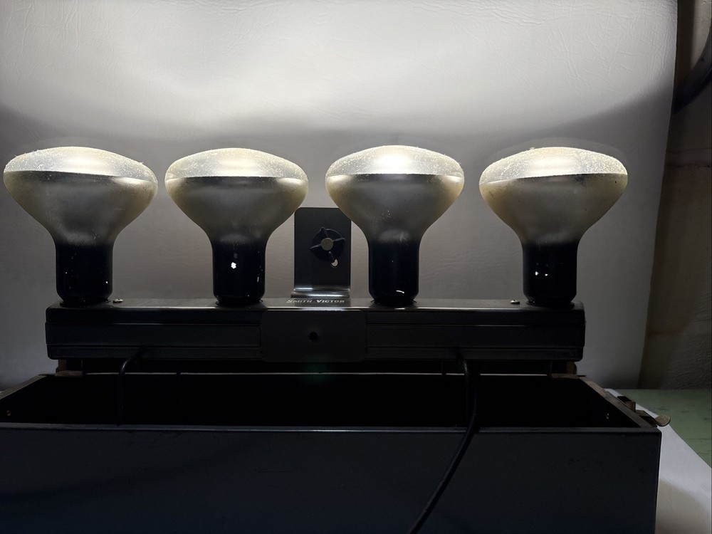 SMITH VICTOR LIGHT BAR STUDIO LIGHT WORKS AMAZING!!!