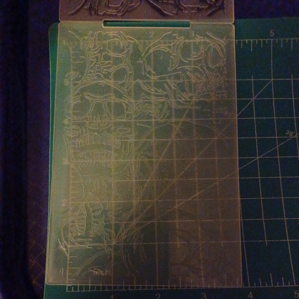 Universal Thin plastic 3d embossing folder Halloween Scream Skulls Catacombes