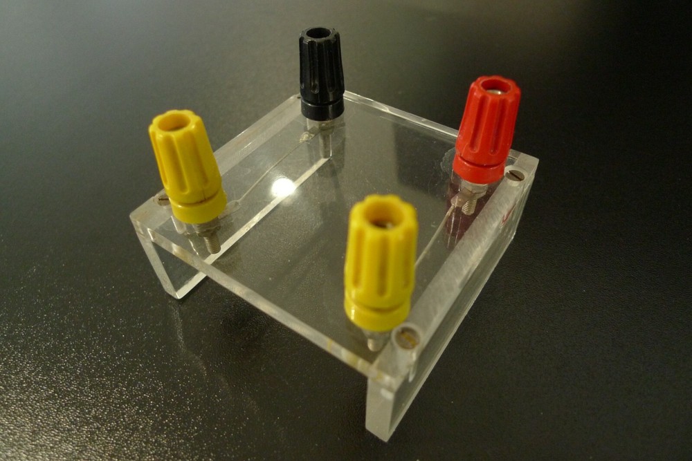 Terminal Sockets 4MM Irwin Perspex Block Electronics Physics Lab Apparatus