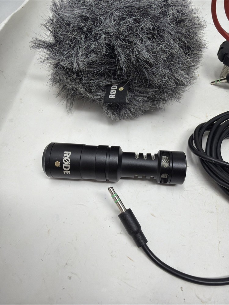 Rode VideoMicro On-Camera Mic: Shock Mount, Wind Screen and Extension Cable