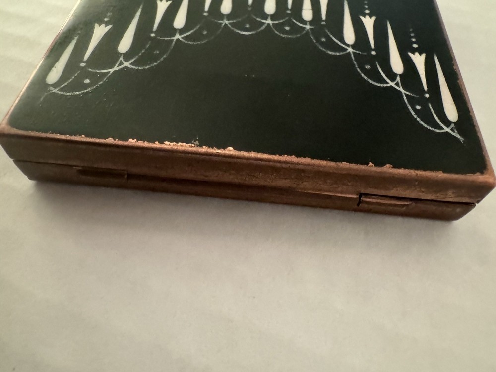 Volupte Vintage Compact (empty)