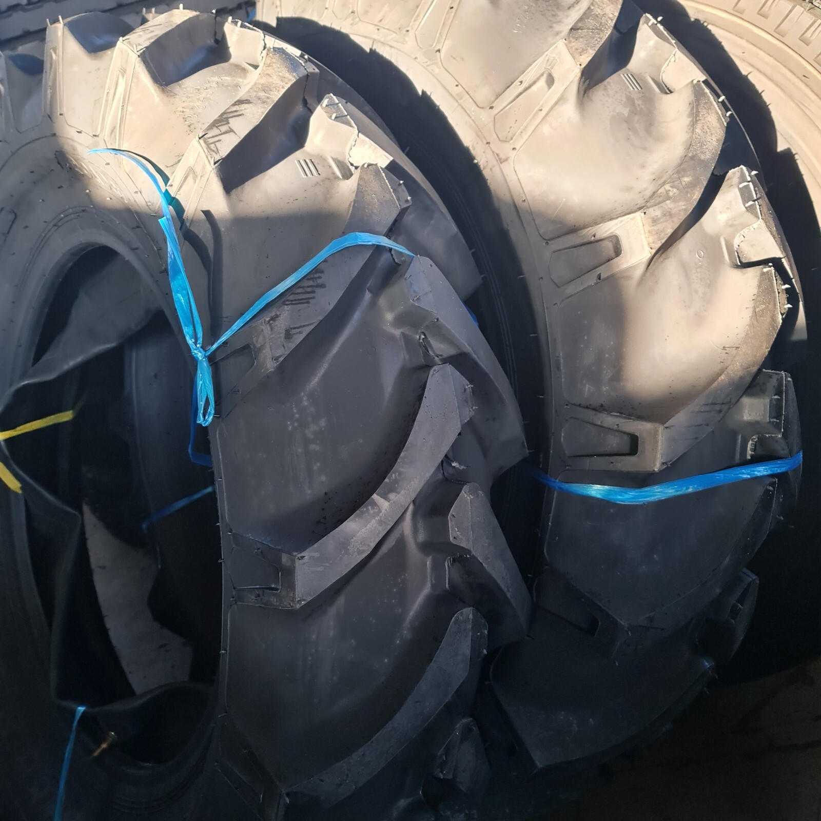 13.6x28 (2 TIRES + 2 TUBES) NEW ROAD CREW R1 13.6-28 12 PLY 13628 HIGH QUALITY