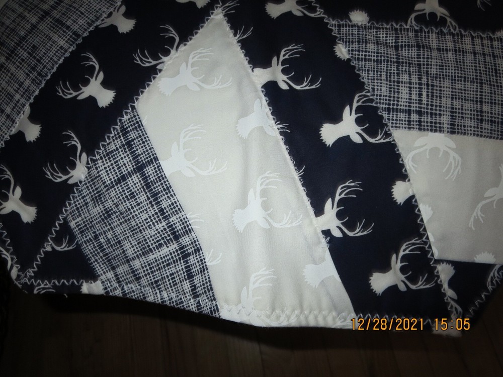 OCTAGONAL MACHINE QUILTED TOPPER--23"--DEER DESIGN---#Y21A-7