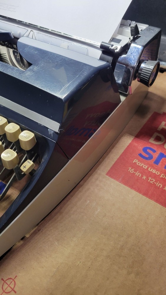 ADLER J5 TYPEWRITER NOTE WITH CASE