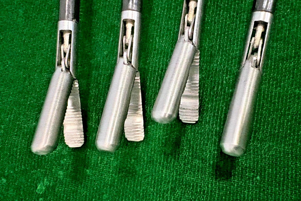 4pc Laparoscopic Universal Grasper / Maxi Grasper 5mmx330mm Reusable Instruments