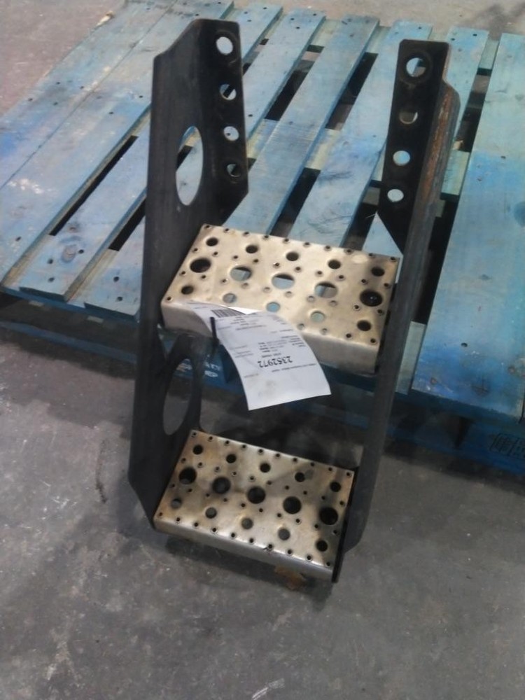 Replaces 2012 FREIGHTLINER CASCADIA 113 FRAME STEP , MN