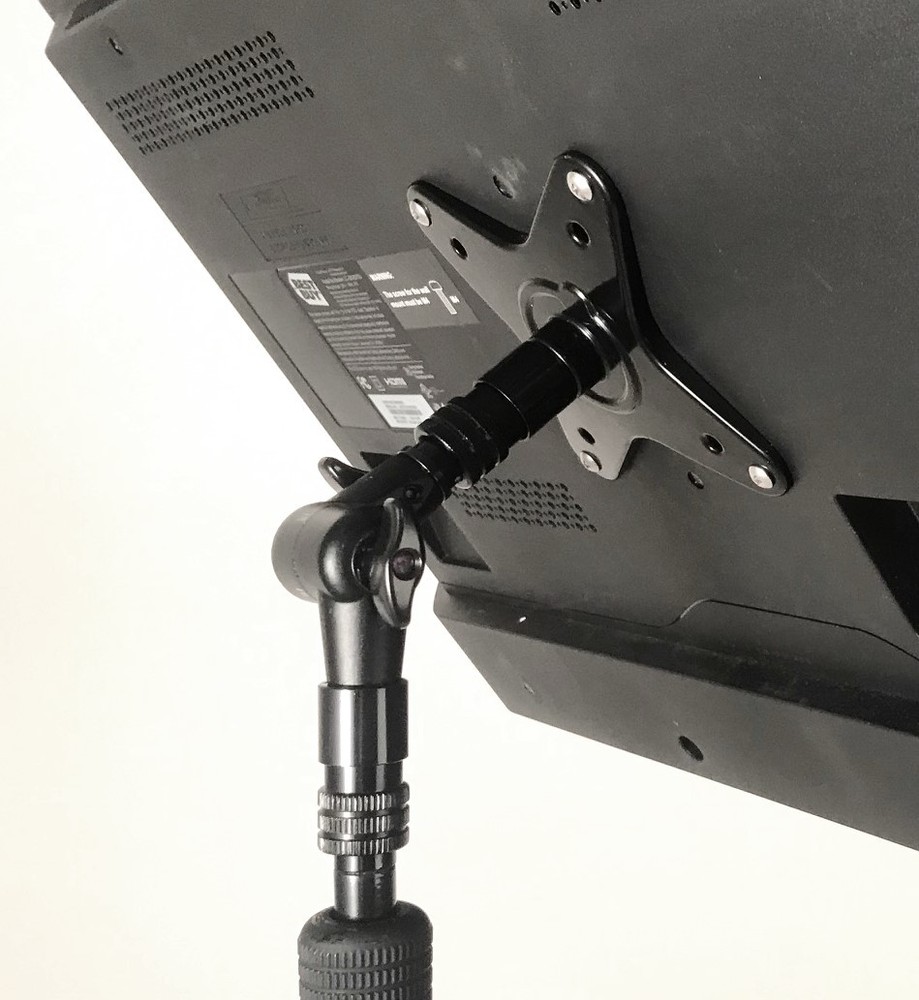 Triad-Orbit IO-LCK IO-Equipped Locking Swivel