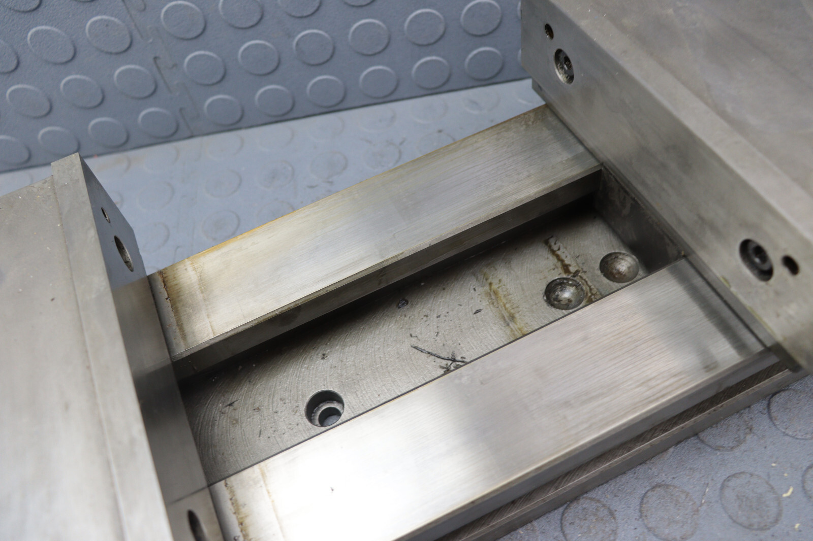 BISON 7-223-085 8" MILLING MACHINE VISE 6566-200-535/2250-1 LOC5257