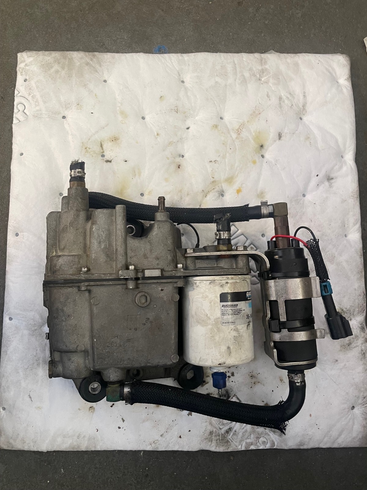 MERCURY OPTIMAX 200-225 HP OUTBOARD FUEL PUMP/VST VAPOR SEPERATOR ASSY 855432A2