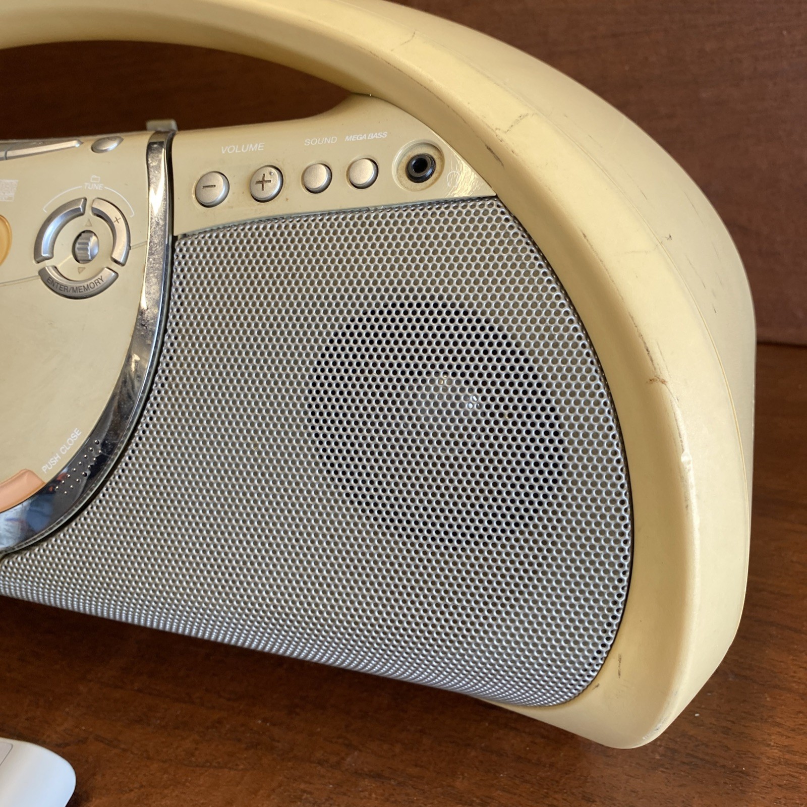 Sony ZS-YN7 Portable Boombox CD/R-RW AM/FM RADIO MegaBass W Remote No Batt Cover