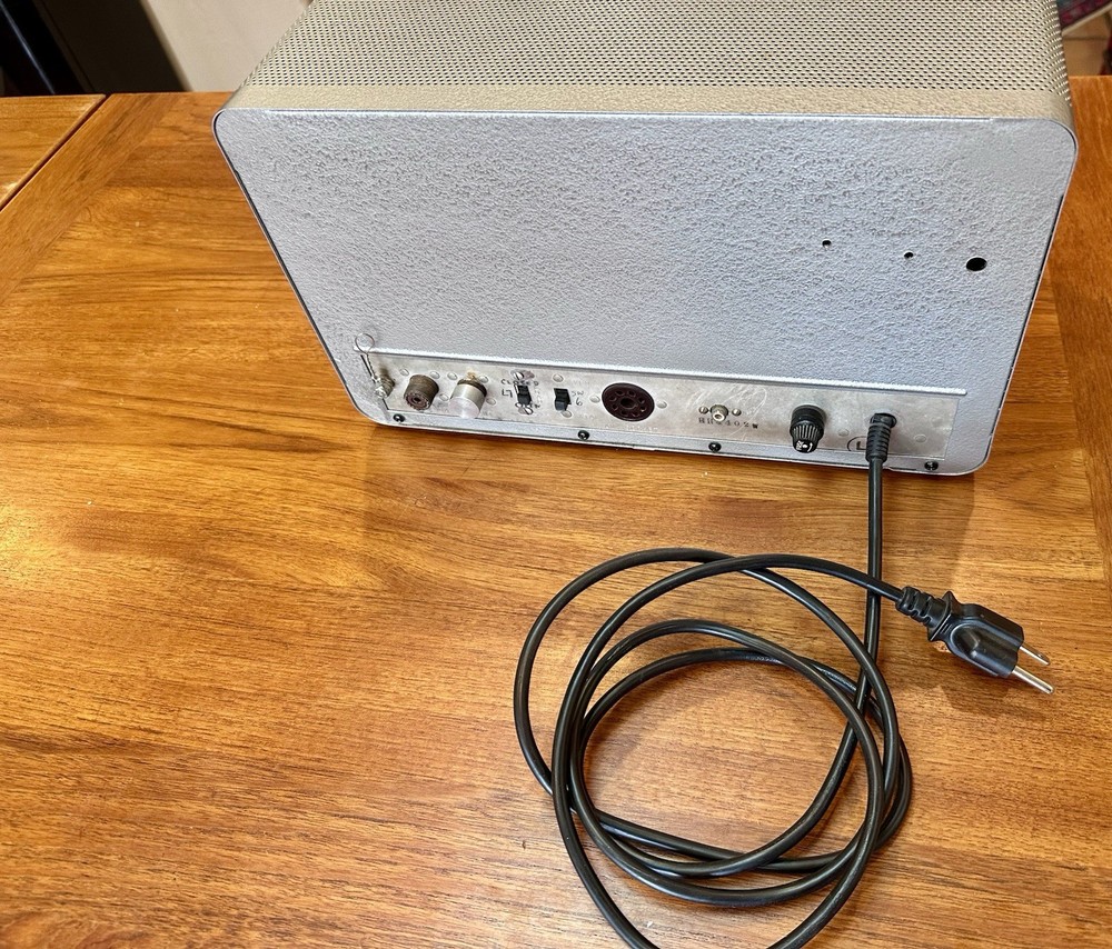 Globe Scout 680-A Transmitter WRL Electronics - Untested Estate Tube Lights Up