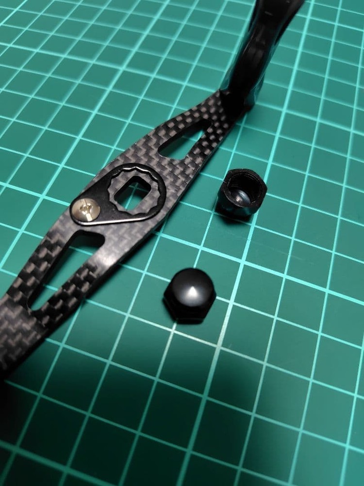 Bait reel handle left and right