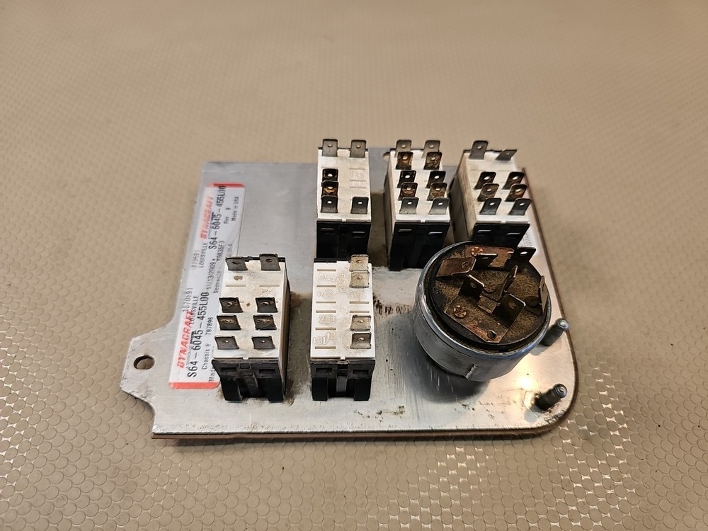 Peterbilt Dash Switch Panel S64-6045-455L00