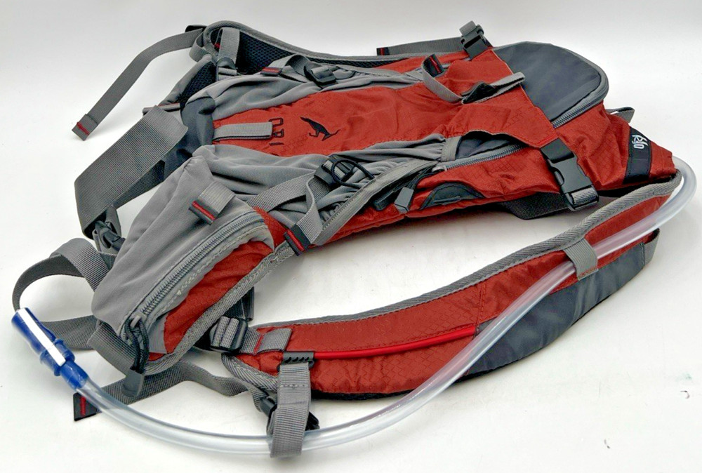 TOPI RIO HYDRATION PACK BACKPACK HIKING, CAMPING, ETC WITH BLADDER