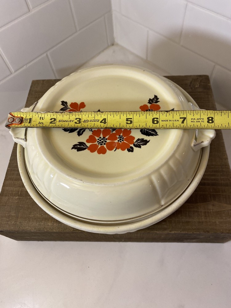 Hall Superior Kitchenware Red Poppy Pattern Covered 1.5 Quart Casserole Baker
