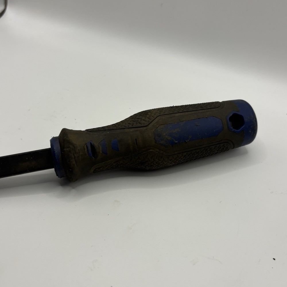 Quinn Angled Tip Pry Bar 18”