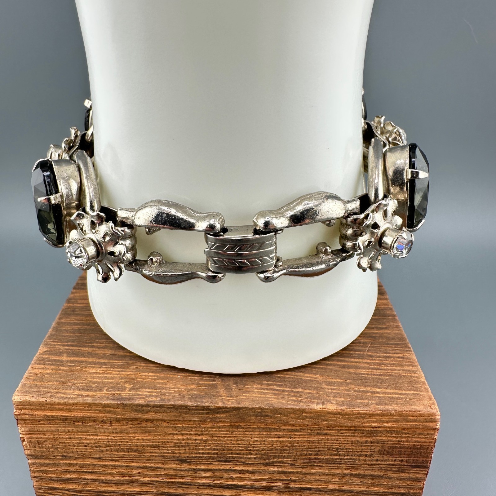 Vintage D&E Juliana Bracelet Gray Oval Stones Silver Tone Metal Flowers Verified