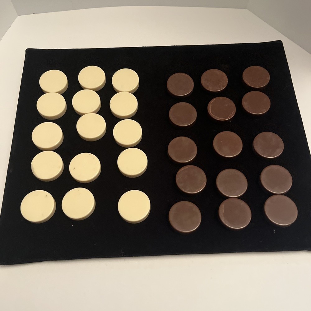 VINTAGE 30 PIECES CREAM & BROWN BAKELITE? BACKGAMMON Read Description