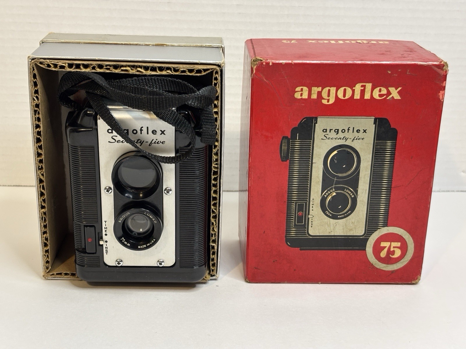 Vintage Argus Argoflex 75mm Seventy-Five Camera w/ Original Box