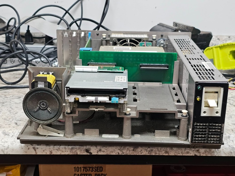 Retro Vintage IBM Personal System/2 PS/2 Model 50Z Computer Powers / Posts