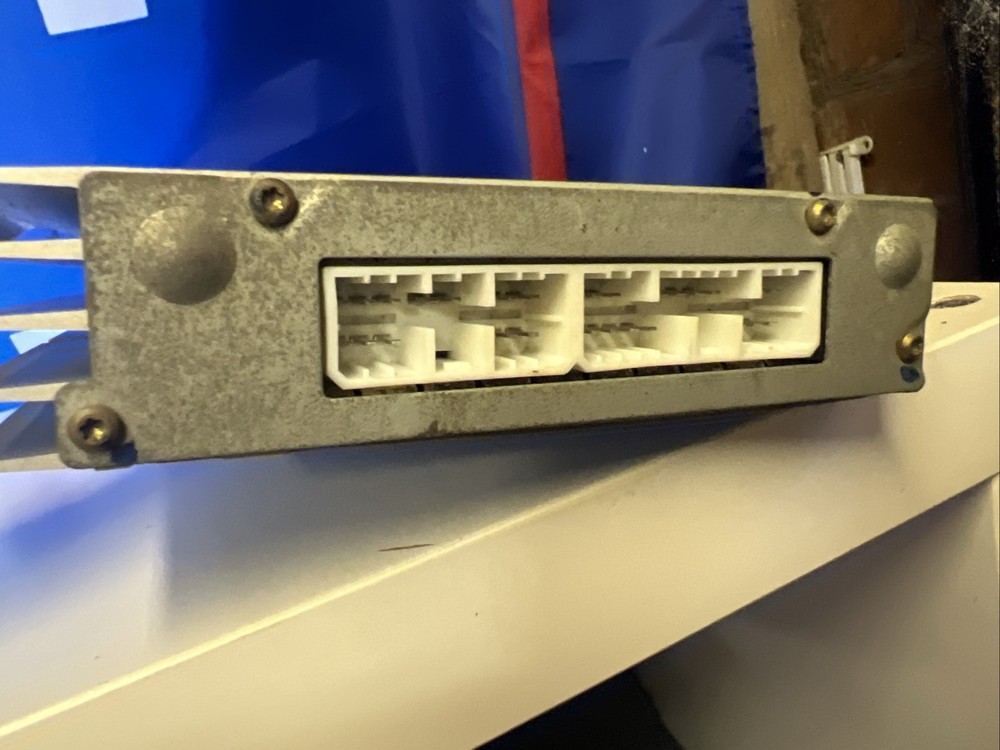 Jeep Commander / grand Cherokee Amplifier