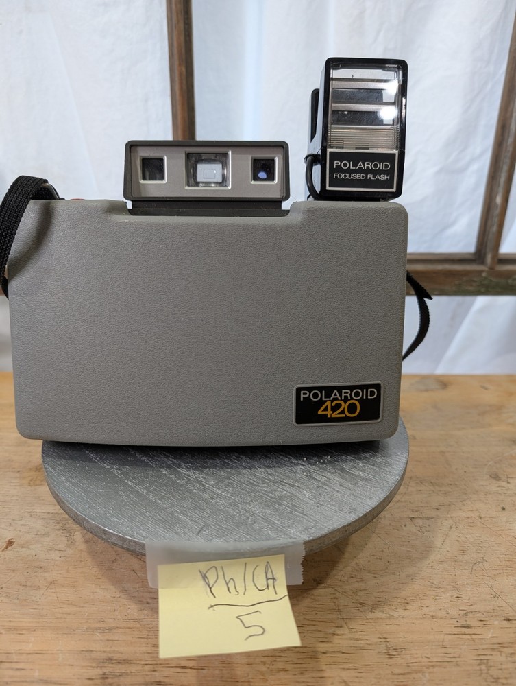 Polaroid Focused Flash 420 Automatic Land Camera UNTESTED