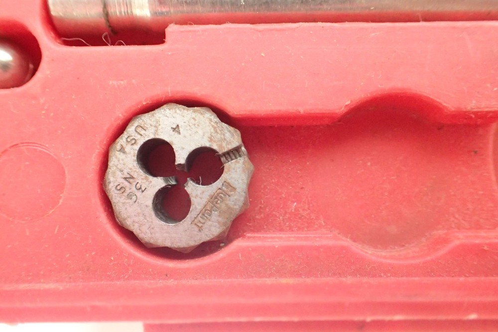 Snap on blue point TD2425 tap and die set (Missing components)