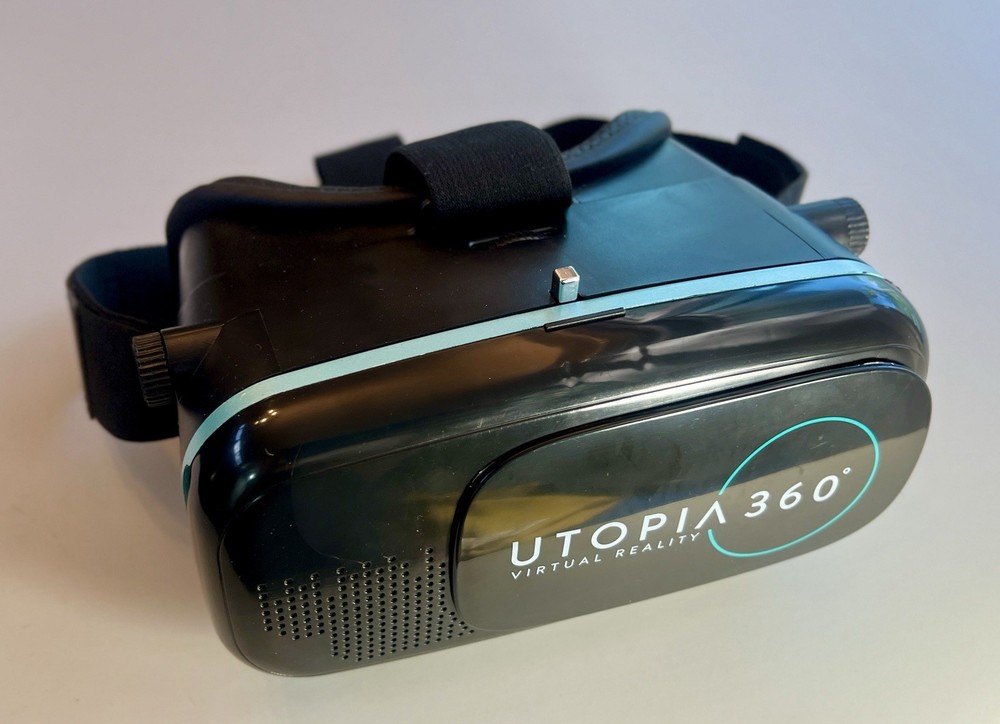 EMERGE UTOPIA 360 Virtual Reality 3D VR Headset W. Wireless Controller USED